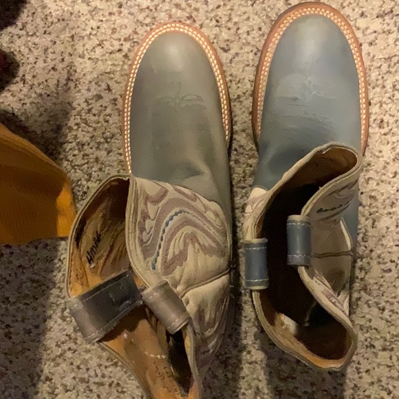 Justin Boots Women's Gray and Cream Western Boots - Picture 4 of 6